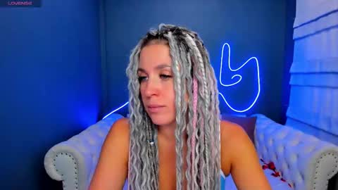 Snapshot of roxy_mars chatting on 03.10.26 Roxy online show from 03.10.26