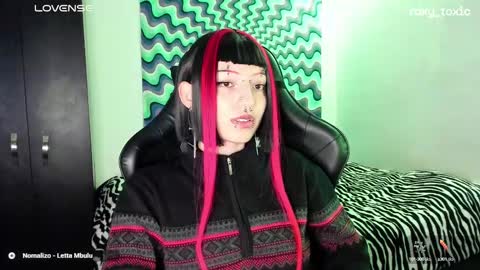 Roxy Independient model Help me to reach 50 thumbs up online show from 03.07.25