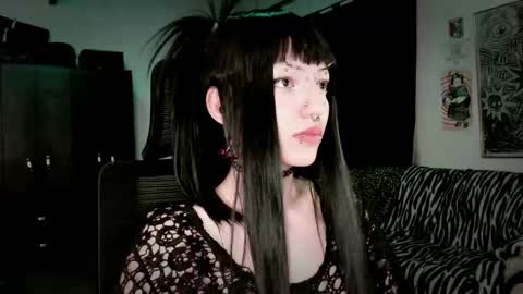 Roxy Independient model Help me to reach 50 thumbs up online show from 02.28.26