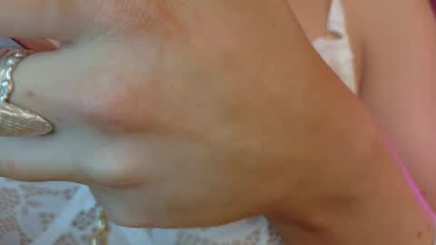 Roxy Nyes online show from 09.26.25