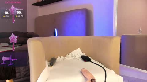 AnikaIm so hot that Ive already burned myself do you want me to set you on fire too  online show from 01.04.25