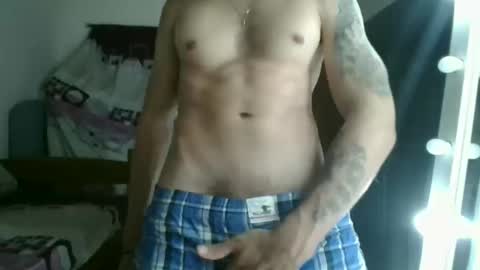 Snapshot of rpiedrahita2000 chatting on 10.31.25 rpiedrahita2000 online show from 10.31.25