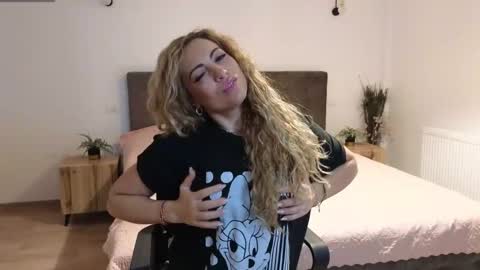 Snapshot of ruby_fit chatting on 11.01.25 Ruby online show from 11.01.25