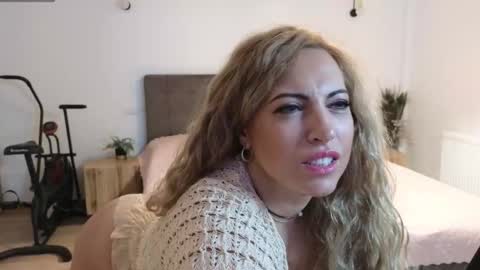 Snapshot of ruby_fit chatting on 11.20.25 Ruby online show from 11.20.25