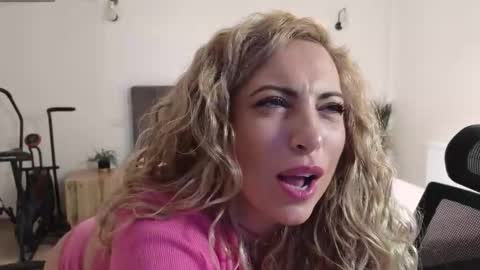 Snapshot of ruby_fit chatting on 11.30.25 Ruby online show from 11.30.25