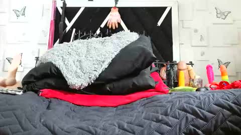 Snapshot of rubyemerald_ chatting on 10.10.25 rubyemerald_ online show from 10.10.25