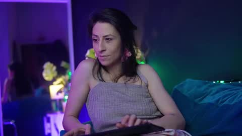 Snapshot of rubyrya chatting on 11.28.25 Ruby online show from 11.28.25