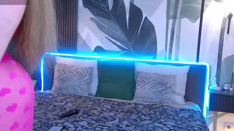 Snapshot of rubyvalen chatting on 02.05.25 Ruby online show from 02.05.25