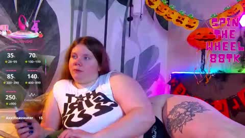 Snapshot of rubyvalen chatting on 10.25.25 Ruby online show from 10.25.25