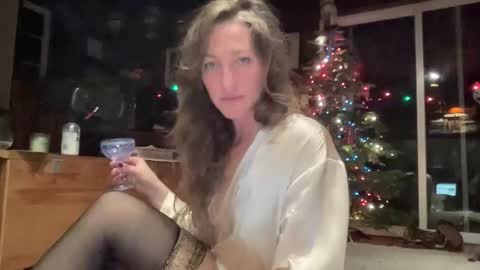 Snapshot of rubywavesback chatting on 11.28.25 rubywavesback online show from 11.28.25