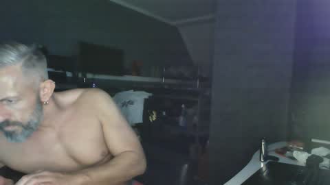 Chico que rico Caliente online show from 01.16.25