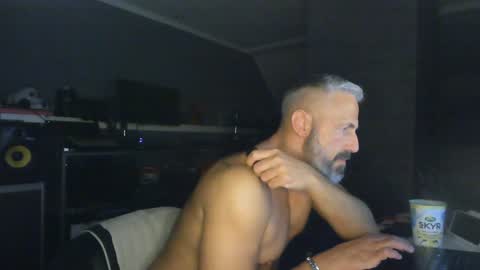 Chico que rico Caliente online show from 02.06.25