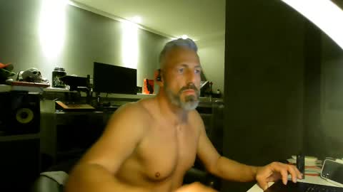 Chico que rico Caliente online show from 02.11.25