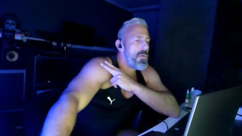 Chico que rico Caliente online show from 07.26.26