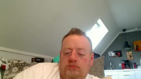 Snapshot of runepetter chatting on 02.12.25 bignorwegian online show from 02.12.25