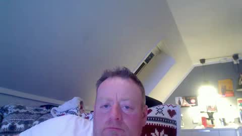 Snapshot of runepetter chatting on 02.18.25 bignorwegian online show from 02.18.25