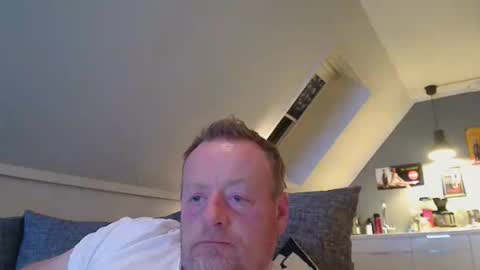 Snapshot of runepetter chatting on 10.09.25 bignorwegian online show from 10.09.25