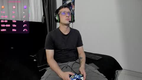 Snapshot of ryan15_ chatting on 11.06.25 Ryan 15 online show from 11.06.25