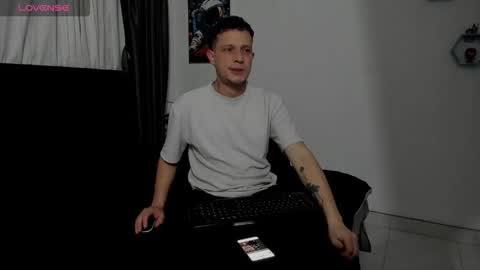 Snapshot of ryan15_ chatting on 11.08.25 Ryan 15 online show from 11.08.25