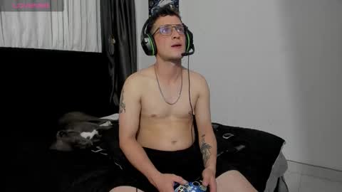 Snapshot of ryan15_ chatting on 11.08.25 Ryan 15 online show from 11.08.25