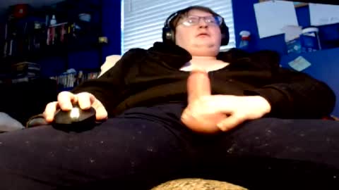 Snapshot of ryguy323 chatting on 12.14.25 Dennis online show from 12.14.25