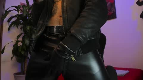 Snapshot of ryuk_it chatting on 09.30.25 leopmonk help me reach 100 thumbs up online show from 09.30.25