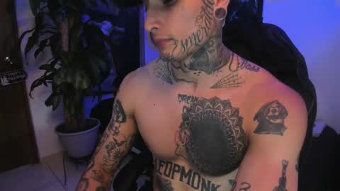 Snapshot of ryuk_it chatting on 11.06.25 leopmonk help me reach 100 thumbs up online show from 11.06.25