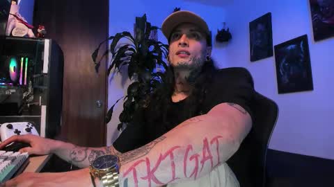 Snapshot of ryuk_it chatting on 11.10.25 leopmonk help me reach 100 thumbs up online show from 11.10.25