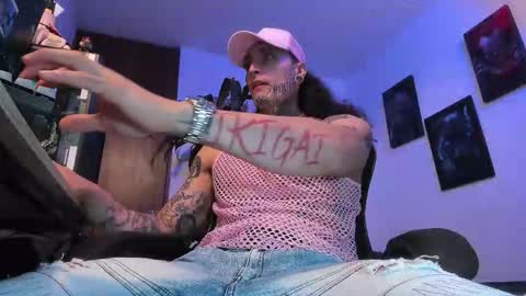 Snapshot of ryuk_it chatting on 11.10.25 leopmonk help me reach 100 thumbs up online show from 11.10.25