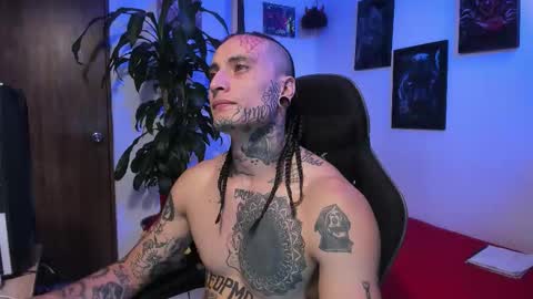 Snapshot of ryuk_it chatting on 11.11.25 leopmonk help me reach 100 thumbs up online show from 11.11.25