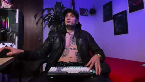 Snapshot of ryuk_it chatting on 11.14.25 leopmonk help me reach 100 thumbs up online show from 11.14.25