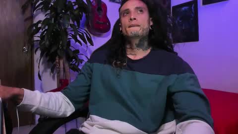 Snapshot of ryuk_it chatting on 12.17.25 leopmonk help me reach 100 thumbs up online show from 12.17.25