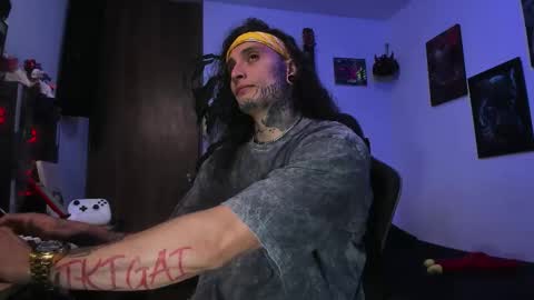 Snapshot of ryuk_it chatting on 12.22.25 leopmonk help me reach 100 thumbs up online show from 12.22.25