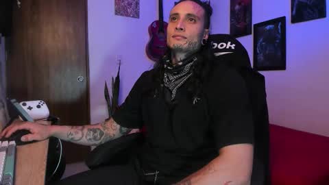 Snapshot of ryuk_it chatting on 01.10.26 leopmonk help me reach 100 thumbs up online show from 01.10.26