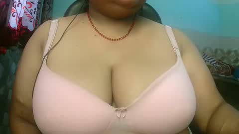 Snapshot of s03286 chatting on 11.08.25 HotLovers online show from 11.08.25