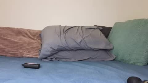 Snapshot of s_leanne_ chatting on 11.17.25 Leanne online show from 11.17.25