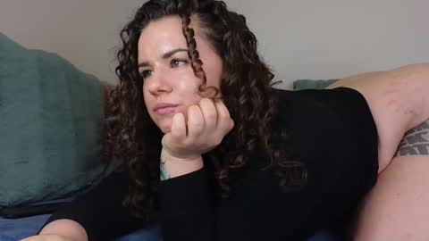 Snapshot of s_leanne_ chatting on 11.27.25 Leanne online show from 11.27.25