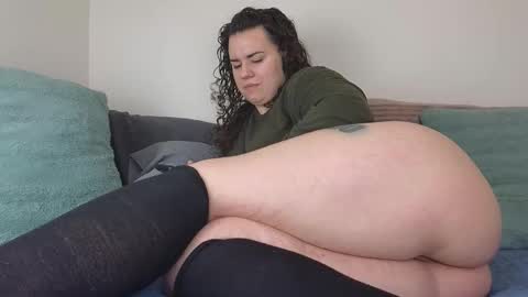 Snapshot of s_leanne_ chatting on 12.23.25 Leanne online show from 12.23.25