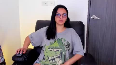 Snapshot of saam_collins69 chatting on 06.19.26 Val online show from 06.19.26