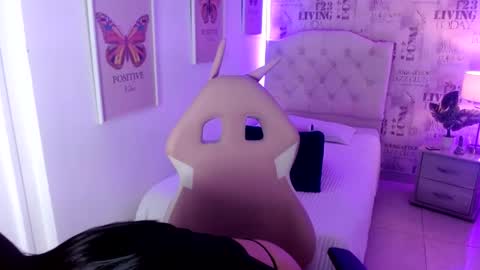 1 online show from 05.04.26