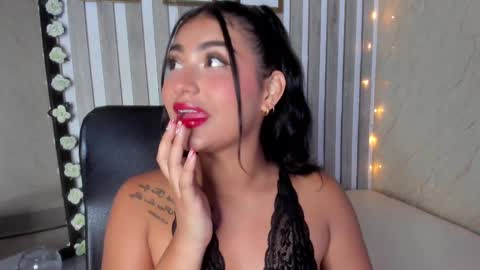 mariana  online show from 02.21.25