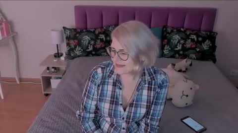 Sabrina MacMarren online show from 03.07.25