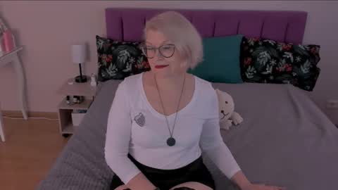 Sabrina MacMarren online show from 03.08.25