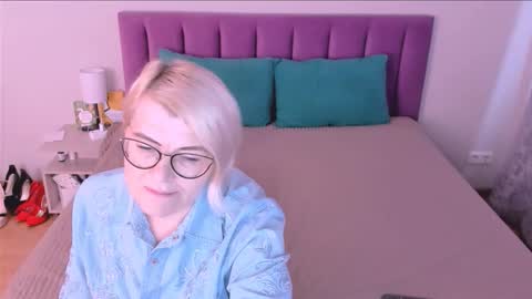 Sabrina MacMarren online show from 11.02.25