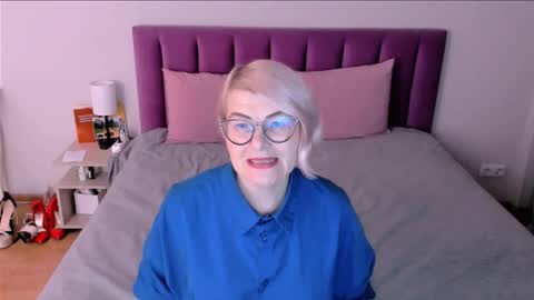 Sabrina MacMarren online show from 12.02.25