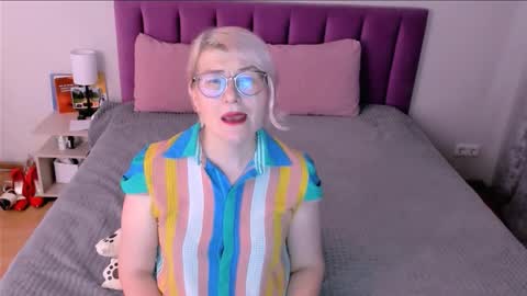 Sabrina MacMarren online show from 12.04.25