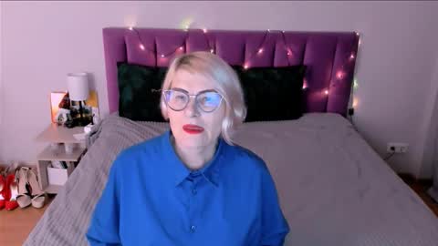 Sabrina MacMarren online show from 12.18.25