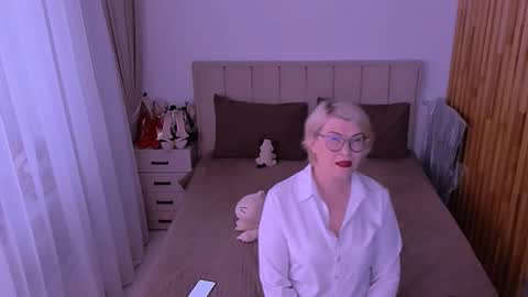 Sabrina MacMarren online show from 06.09.26