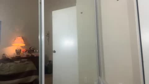 Snapshot of sackskincreamer chatting on 10.06.25 R online show from 10.06.25