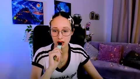 Snapshot of sadie_peach chatting on 07.21.26 your best girl online show from 07.21.26